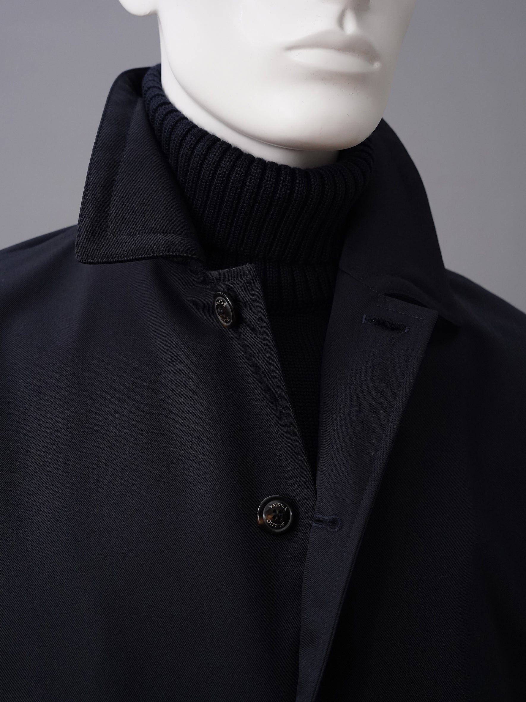 Dunkelblauer Woll-Mantel